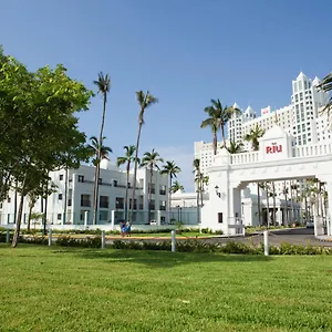 Отель Riu Emerald Bay